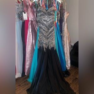 Show stopper Mac Duggal gown!!